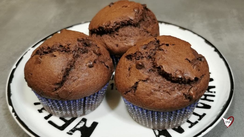 Muffin al cacao con gocce di cioccolato