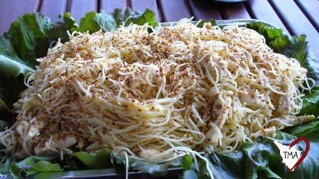 Insalata di pollo e sesamo alla cinese
