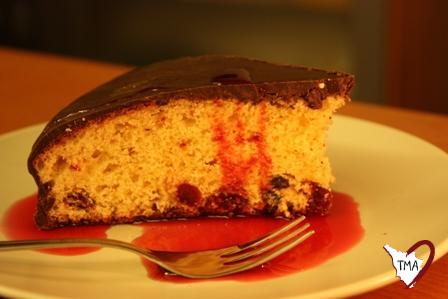 Torta corazzata al cioccolato e amarene