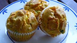 Muffin salati ai gamberetti, zucchine e curry