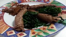 Involtini di manzo con germogli di soia e bambù